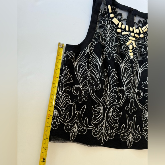 NANETTE LEPORE black and cream netted SS top with silk cami - sz. 6 - Picture 9 of 10